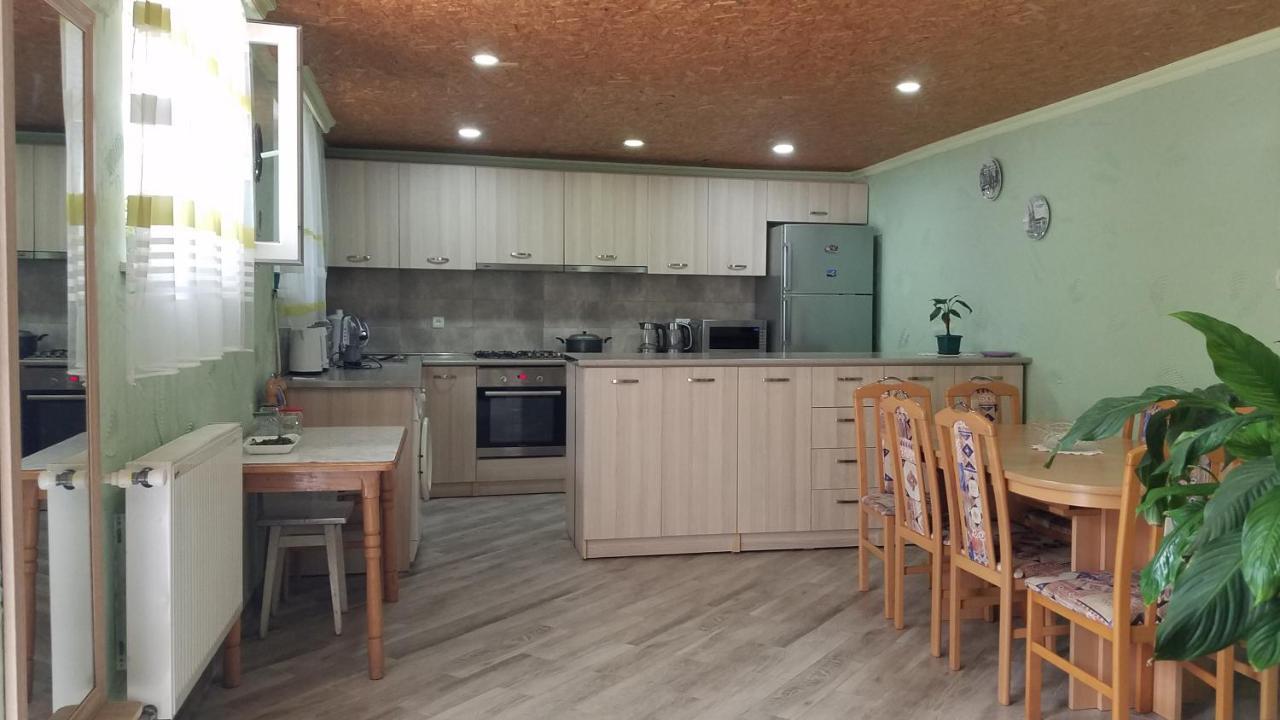 Guest House Green Rose 보르조미 외부 사진